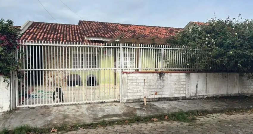 Vendo Casa na Prainha, quadra do mar, Conforto e Localização Privilegiada