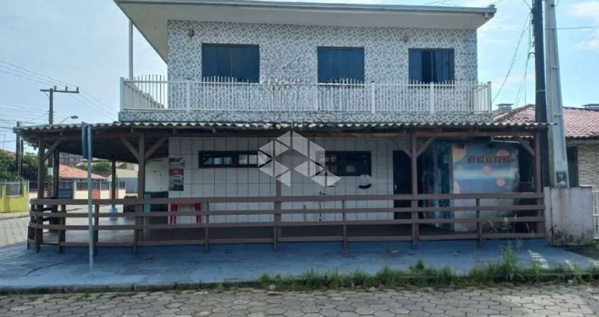 Excelente Sobrado de Esquina com Ponto Comercial - São Francisco do Sul/SC