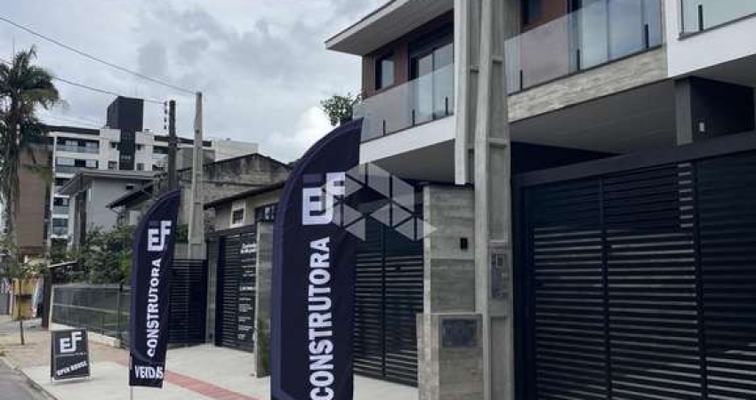 CASA SOBRADO GEMINADO ALTO PADRÃO - ANITA GARABALDI - JOINVILLE - SC