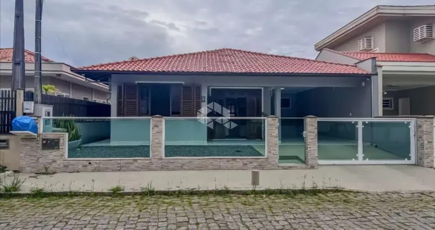 Casa à venda na Praia da Enseada 150 metros do mar  São Francisco do Sul/SC