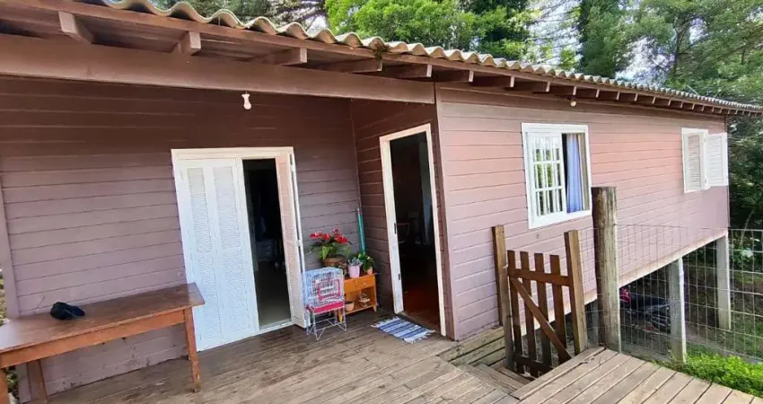 Casa com 3 dormitórios  e suíte à venda,  a apenas 5 minutos da catedral de canela .