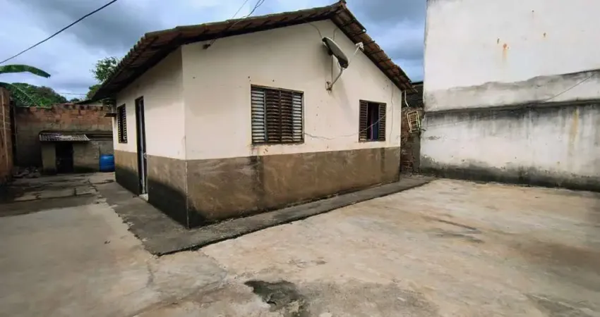 Casa para Venda em Governador Valadares, PENHA, 2 dormitórios, 1 banheiro, 2 vagas