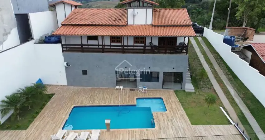 Magnífica Casa em Condomínio Fechado com Vista para a Represa em Igaratá, SP