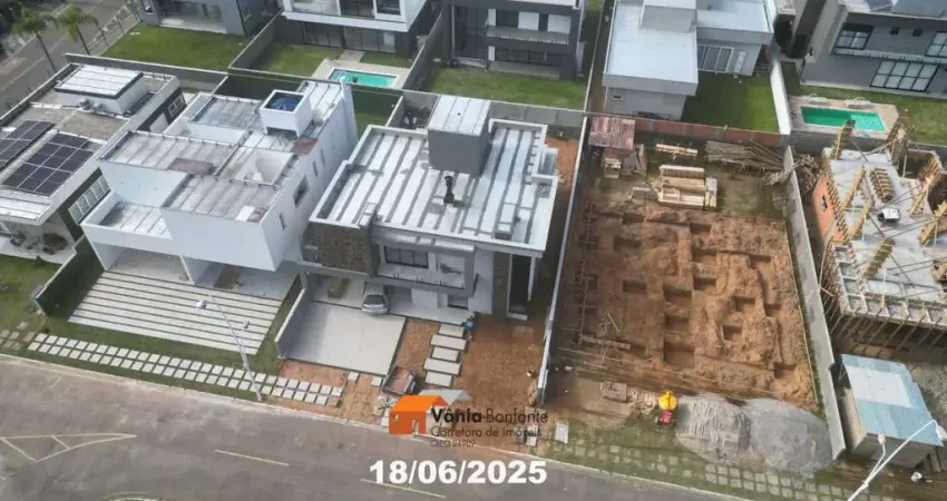 Casa para Venda em Florianópolis, São João do Rio Vermelho, 3 dormitórios, 3 suítes, 4 banheiros, 2 vagas