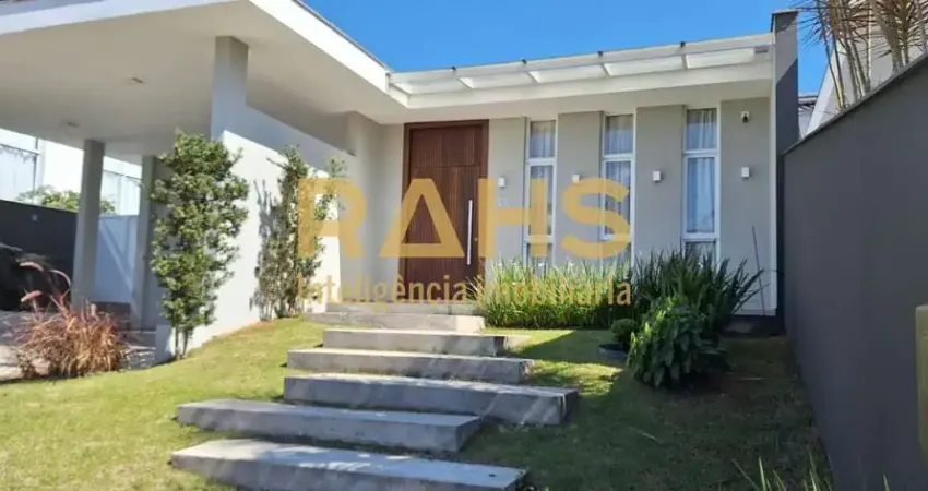 Casa plana e averbada em  condomínio fechado, 3 suítes, Glória, piscina com aquecimento solar