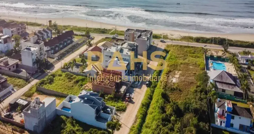 Sobrado Geminado na praia de Itapoá com 165m² a 70m do mar.