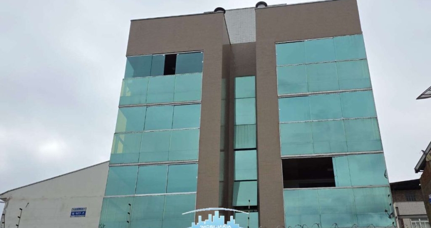 Vende apartamento no bairro Veneza, com aproximadamente 110m² de área privativa
