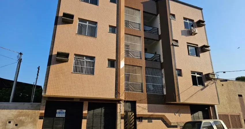 Código 4608 - aluga apartamento na rua teresina, bairro veneza, primeiro andar, 03 quartos, sendo 01 suíte, sala, cozinha, sacada, área de serviço, 01 banheiro social, 01 vaga de garagem, móveis plane