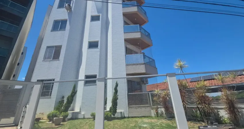 Código 4623 - aluga apartamento no bairro imbaúbas, 03 quartos, sendo uma suíte, sala/copa com sacada, 01 banheiro social com armário, cozinha com armários, 02 quartos de solteiro com ar-condicionado,