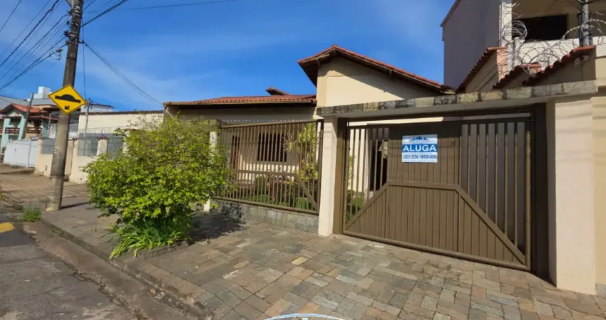 Código 4607 - aluga casa no bairro cariru , 03 quartos com gaurda roupas, sendo uma suíte com ar condicionado