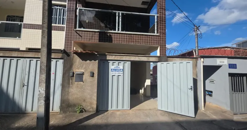 Código 4640 -   aluga casa geminada na rua são borja, nº140 no bairro caravelas, 02 quartos