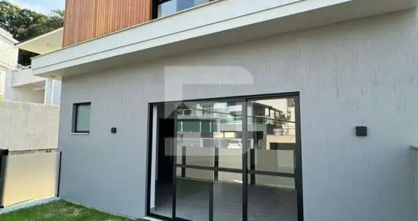 Casa com 3 Dormitórios - Córrego Grande -  Florianópolis/SC