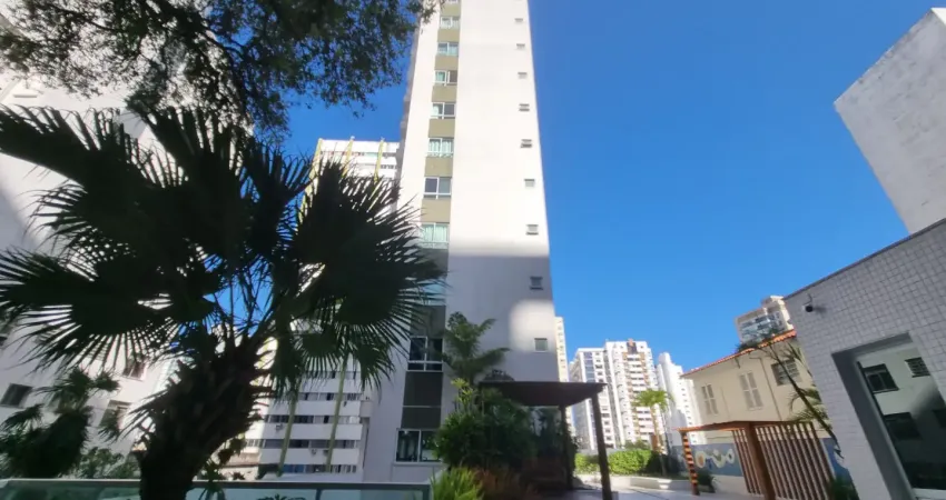 Apto  na vitoria  2 suites + dependencia  5 garagens soltas oportunidada