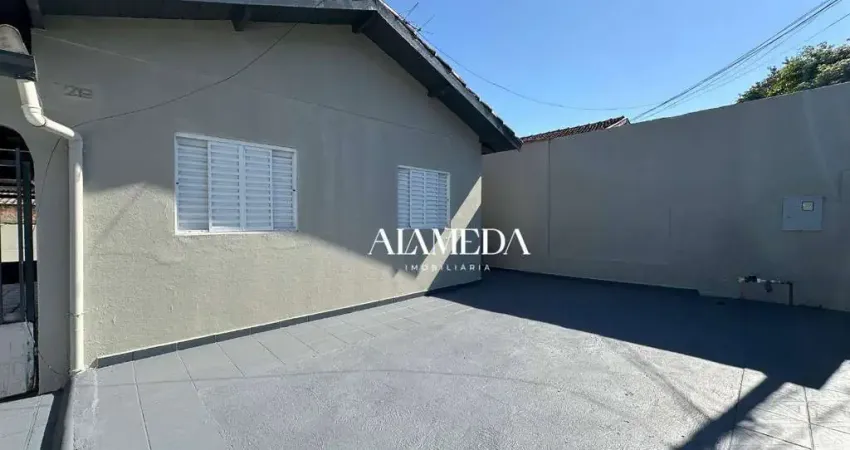 Casa com 3 Quartos para alugar, 80 m² por R$ 1.280/mês - Conjunto Parigot de Souza 1 - Londrina/PR