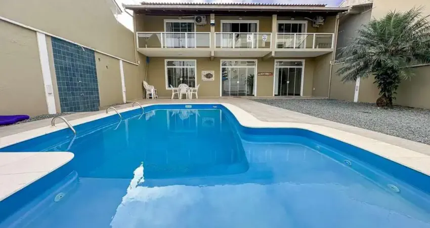 Casa com 3 dormitórios à venda, 245 m² por R$ 1.649.000,00 - Itacolomi - Balneário Piçarras/SC