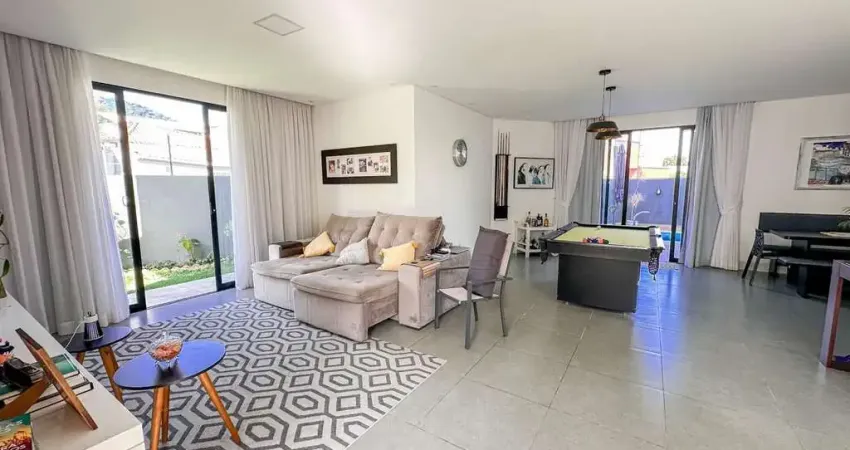 Casa com 4 dormitórios à venda, 295 m² por R$ 2.500.000 - Praia de Armação do Itapocorói - Penha/SC