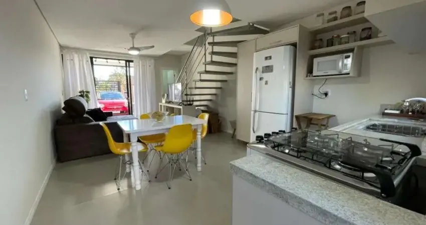 Sobrado com 2 dormitórios à venda, 71 m² por R$ 460.000,00 - Itacolomi - Balneário Piçarras/SC
