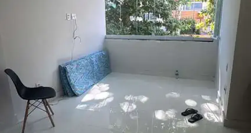 LINDO APARTAMENTO 2 QUARTOS 1 SUÍTE NASCENTE NA PITUBA