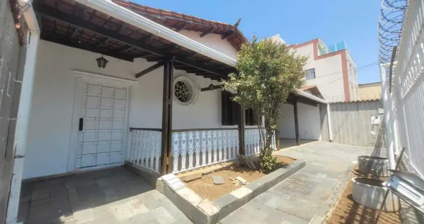 Casa com 5 quartos à venda na Rua Vesta, João Pinheiro, Belo Horizonte