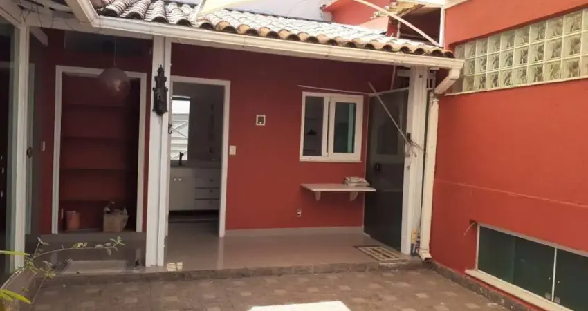 Casa com 2 quartos à venda na Rua Três Pontas, Carlos Prates, Belo Horizonte
