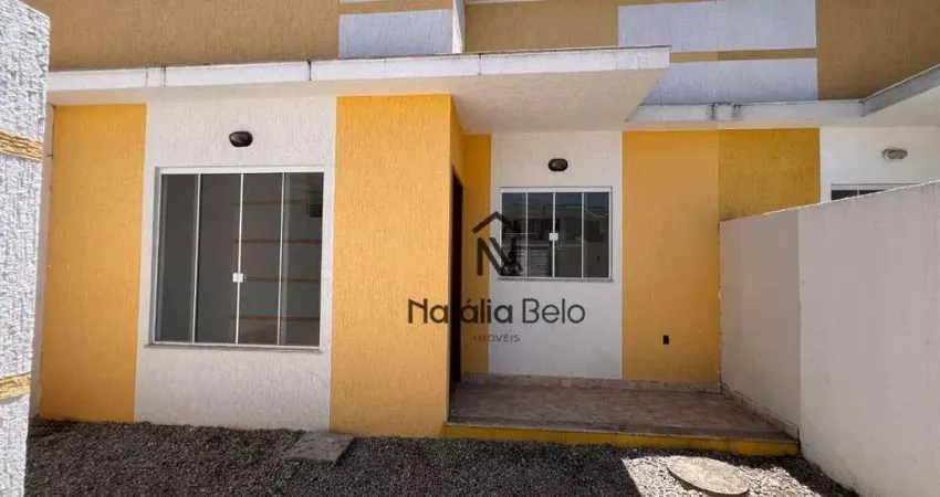 Casa linear independente em bairro com infraestrutura