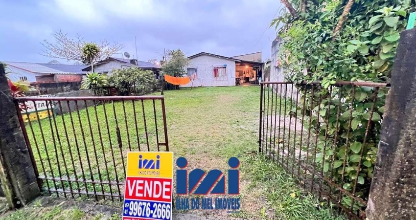 Casa com amplo terreno Matinhos Pr