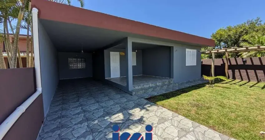 Casa a venda com piscina próximo da praia