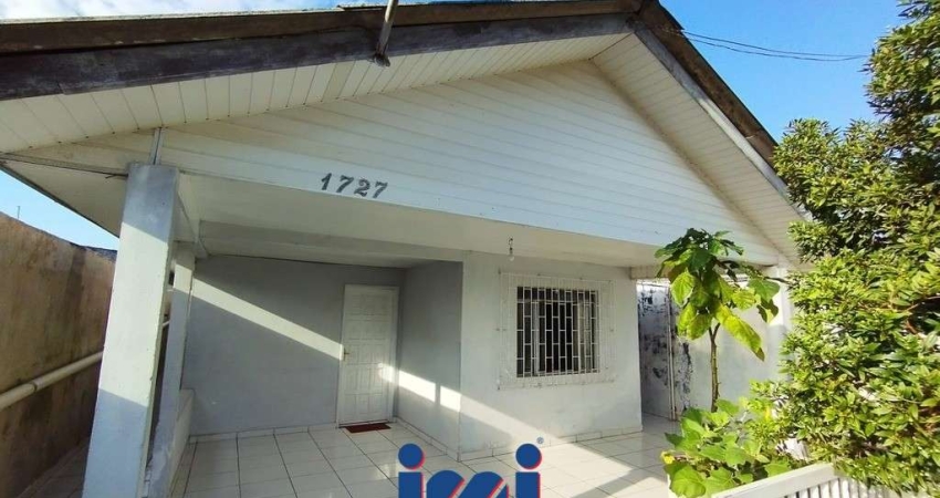 Casa com 3 quartos próximo ao centro.