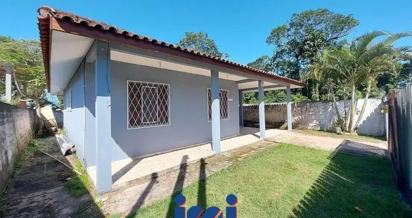Casa com Piscina no Cohapar em Guaratuba
