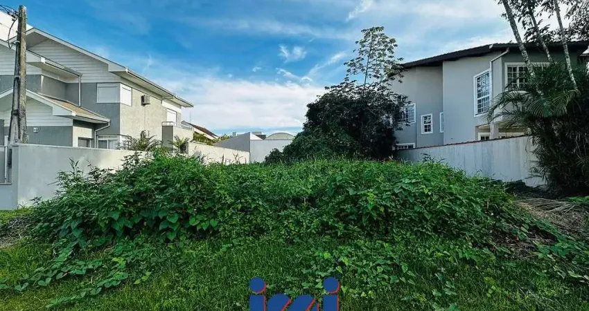Terreno poucos metros do mar com 450,00m² no Atami