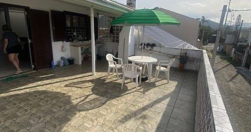 Sobrado Proximo ao Mar no Centro de Matinhos