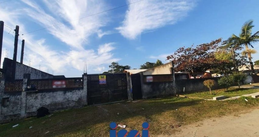 Casa De Alvenaria Em Gaivotas Com Amplo Terreno