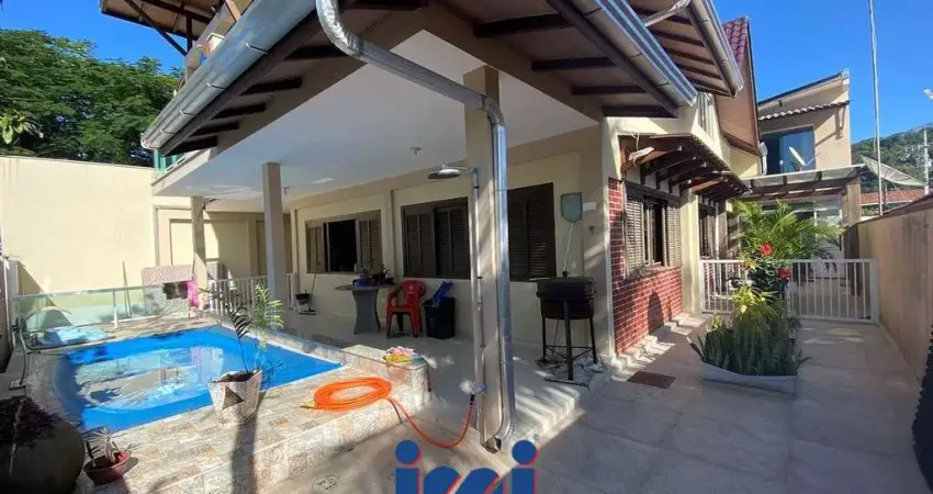 Casa com 8 quartos à venda no Bom Retiro, Matinhos 