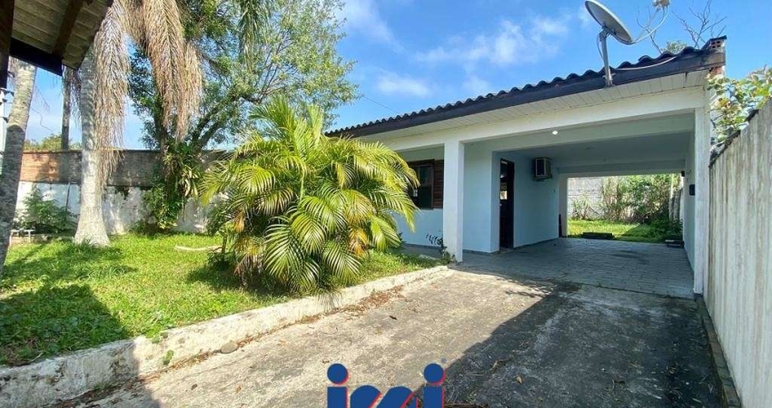 Casa a venda com amplo terreno em Matinhos-PR
