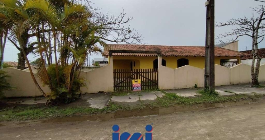 Casa com ponto comercial montado em Matinhos