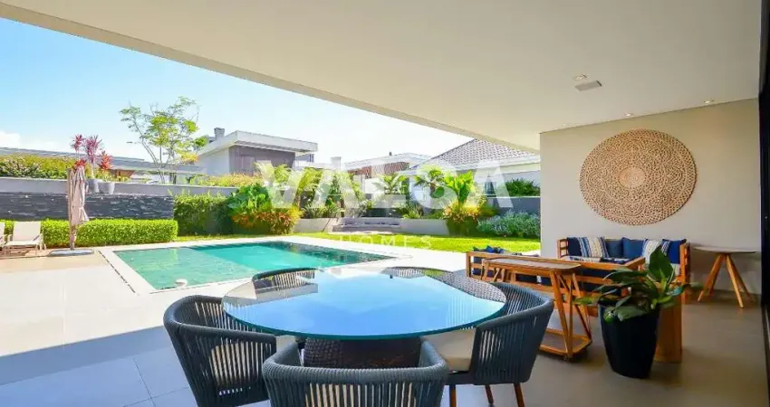 Casa em condomínio, 4 quartos, 4 vagas, 365m2, no Campo Comprido