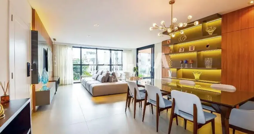 Apartamento com 172 m², 3 quartos sendo 3 suítes à venda no bairro Batel.