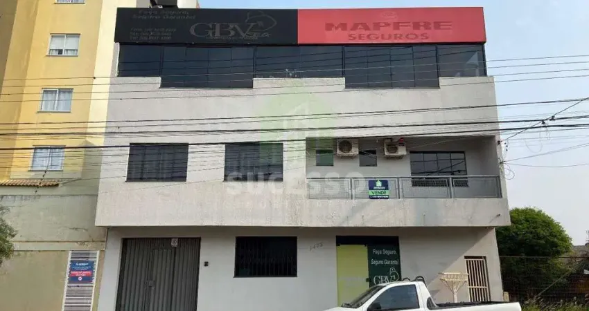 Imóvel residencial e comercial, com sala comercial e apartamento.