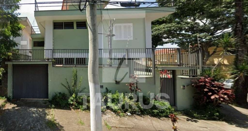 Sobrado para alugar ou comprar  com 3 quartos em Moema, São Paulo-SP.