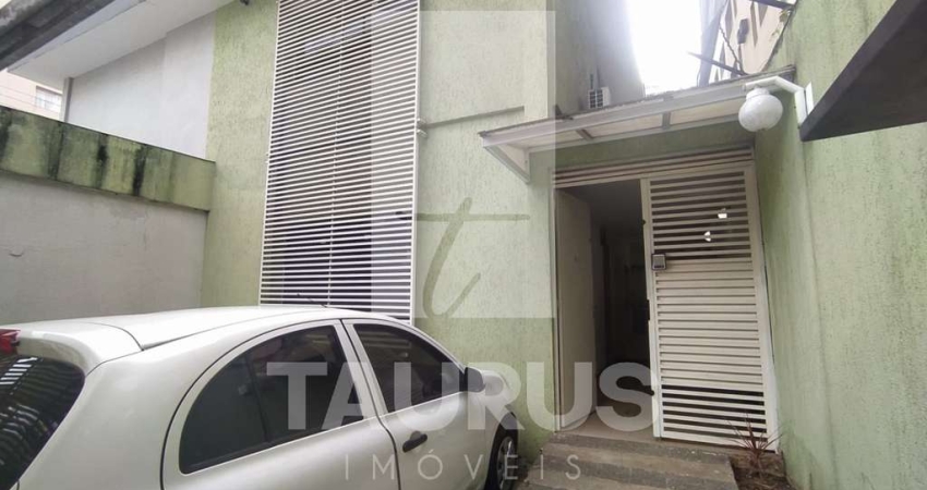 Casa / sobrado comercial a venda na Vila Olímpia. 6 salas, 2 vagas, edícula, 131m².