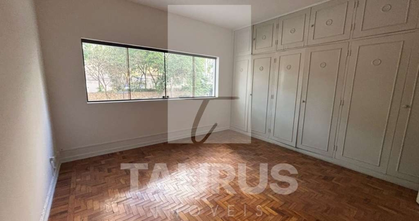 Excelente oportunidade de locação: Casa comercial com 1 sala, 3 banheiros, 1 vaga de garagem e 200,00m² em Indianópolis, SP.