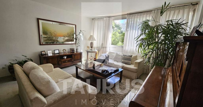 Apartamento à venda com 3 quartos em Moema - São Paulo-SP.