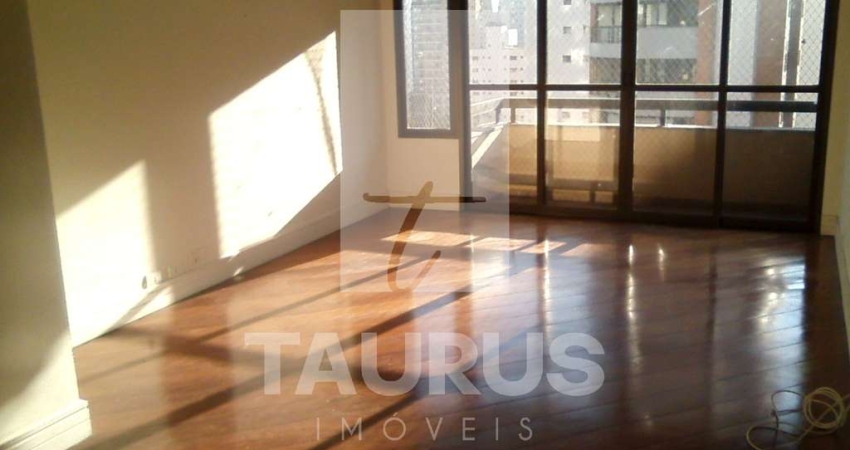Apartamento á venda em Moema, 3 quartos, 1 suíte, 2 vagas, 130 m².