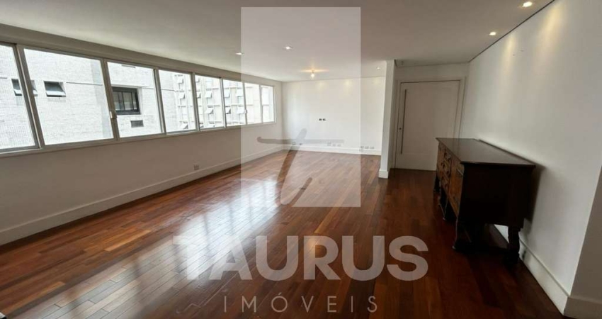 Apartamento com 3 quartos para alugar no Itaim Bibi, São Paulo-SP.