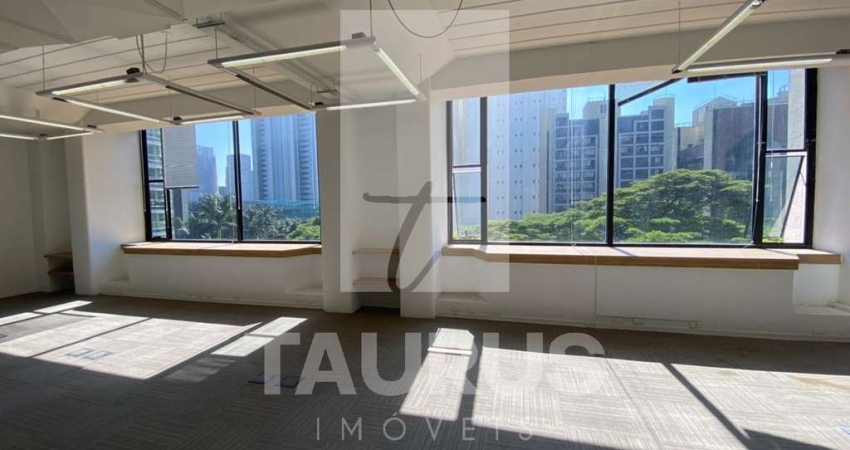 Conjunto comercial disponível para alugar em Brooklin. 5 salas, 8 vagas, 345m².