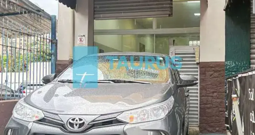 Loja térrea para comprar ou alugar, vão livre, 1 vaga, 48 m², no Campo Belo, São Paulo.