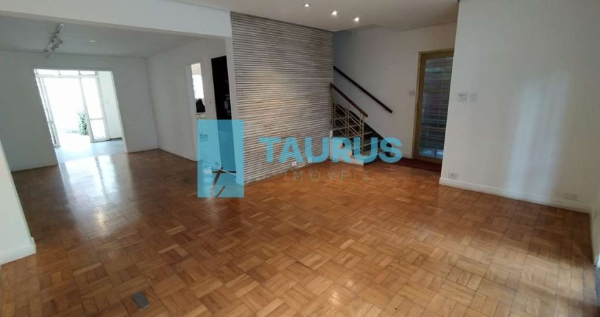 Casa para venda &amp; locação, 4 quartos sendo 1 suíte master, 3 vagas, 225m², na Vila Olímpia, São Paulo.