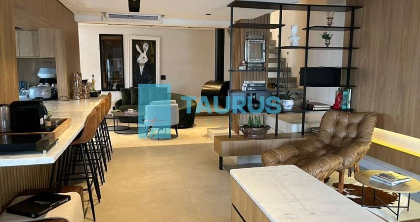 Cobertura à venda, 3 suítes, mobiliada e decorada, 3 vagas, 215m2, na Vila Olímpia, São Paulo.