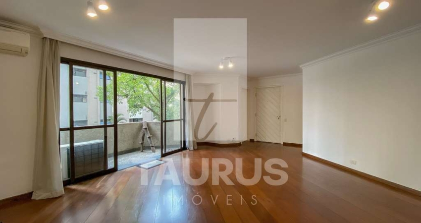 Apartamento à venda em Moema, 3 quartos sendo 1 suíte, 2 vagas, 135m².