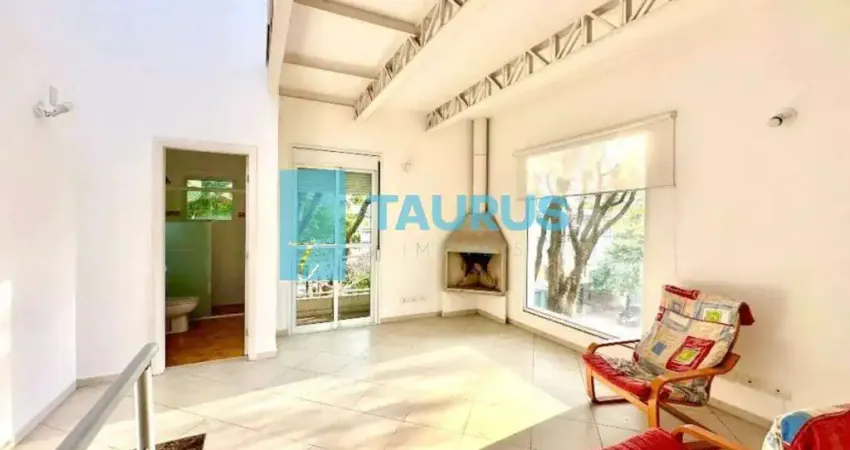 Casa à venda, 4 suítes, 2 vagas, 259m2, em Moema, São Paulo.